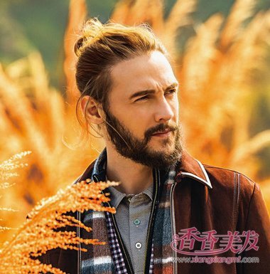 男生头顶扎辫子的发型叫什么 男个性扎辫子发