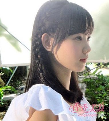 披肩直发怎么弄小辫子 直发编辫子披肩(2)
