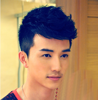 国字脸发质硬男生适合什么发型 国字脸坏男孩