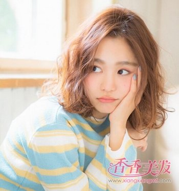 2017年最流行的成熟女性小卷短发发型 小卷短发发型图片(2)
