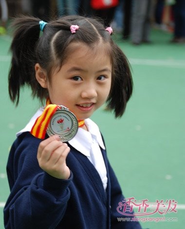 小学生短头发怎么扎好看 可爱的学生短头发的