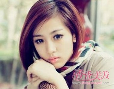 中直短碎发女发型图片 女生短发碎发直发