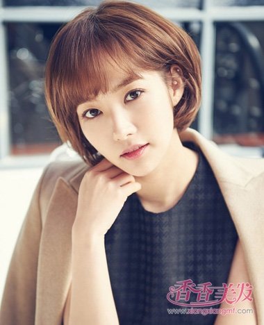 中直短碎发女发型图片 女生短发碎发直发(3)