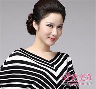 中年女性长直发盘发无 刘海 发型设计