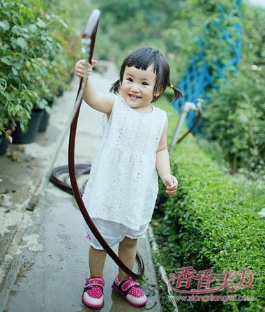 小学生短头发适合什么梳法 简单的扎头发方法