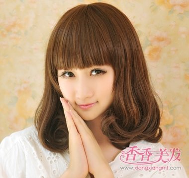 梳头发型即简单又好看初中生 女生中长发怎么