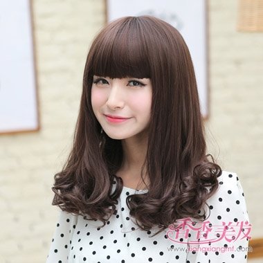 怎样打扮自己的头发卷发更有气质又不显老 年