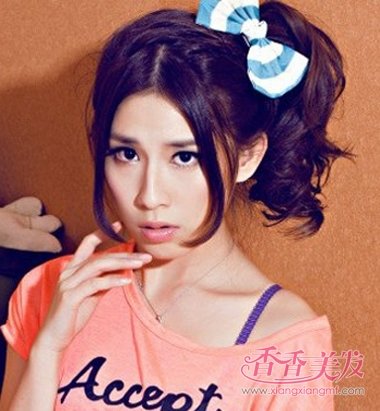 中分卷发怎样扎头发 中分卷发适合绑什么辫子