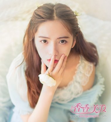 长卷发扎法步骤 长卷发怎么扎好看图解