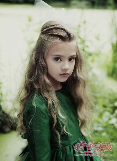 儿童好看发型的梳法教程 儿童梳头粉碎发型图