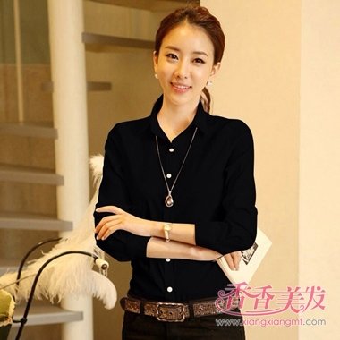 卷发职业装发型扎法 简单的自然卷发型扎法