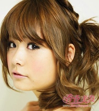 卷发扎头发技巧 卷发怎么扎头发既简单又好看