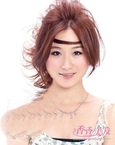 卷发怎样自己盘发简单好看 长卷发盘发的方法