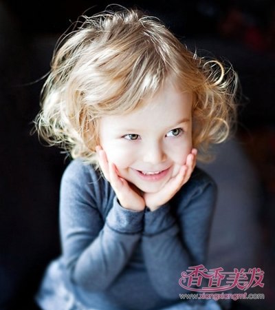 两岁女宝宝自然卷发型 简单漂亮卷发发型_香香
