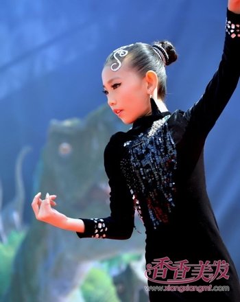 简单易梳的拉丁舞发型 2017最潮梳起来的发型