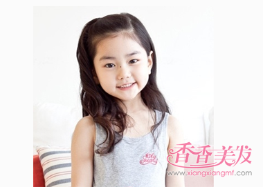 梳可爱小女孩的发型 小女孩长发梳各种发型