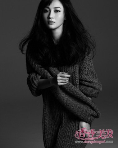 长卷发发型黑色好看吗 黑色长发微卷发型(4)_香