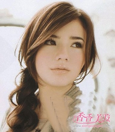 洗完头怎么编麻花辫让头发有卷发的感觉 洗完