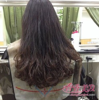 齐发梢卷发发型 齐发尾卷发发型背面图(4)