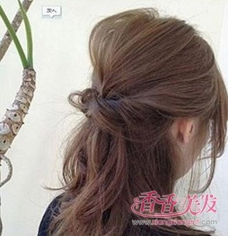 卷发怎么扎公主头 卷发扎起来的发型图片(6)