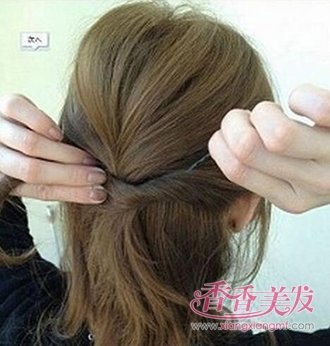 卷发怎么扎公主头 卷发扎起来的发型图片(3)_香