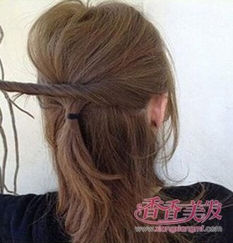 卷发怎么扎公主头 卷发扎起来的发型图片(2)_香