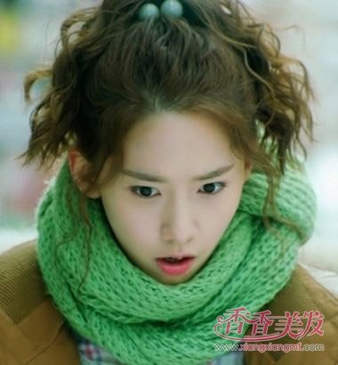 小波浪卷怎么扎头发 小波浪卷发怎么扎才好看