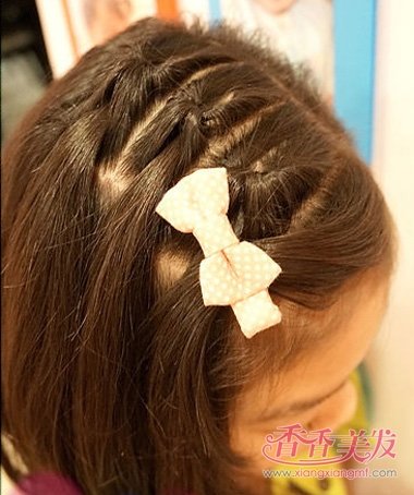 女童公主发型怎么梳+图 儿童三分钟梳一个发型