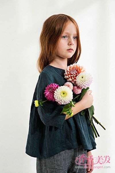 女宝宝卷发发型图片 小孩长发卷发发型怎么做