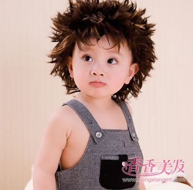两岁女发型短发的宝宝发型女孩步骤发型(3)_香自己学编儿童短发短发图片