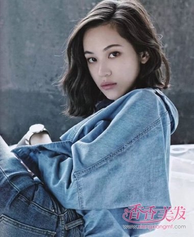 短发烫大弯发发型图片 斜刘海短发发型图片(3