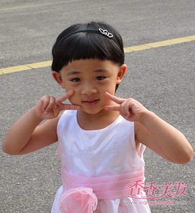 2岁女宝宝短发型 宝宝最新短发型(4)_香香美发