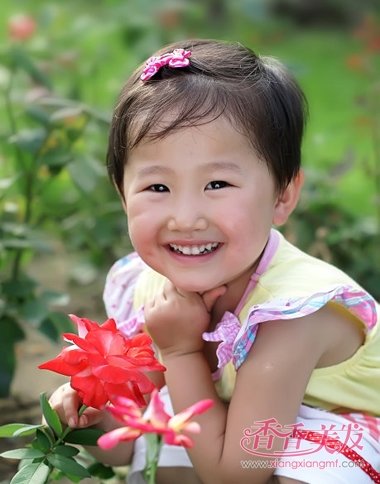 如何剪出漂亮简洁的小女童短发型 2到3岁的短