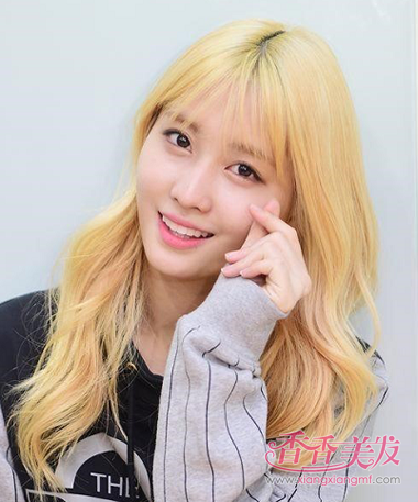 什么颜色的卷发显年轻漂亮 韩国卷发颜色_香香