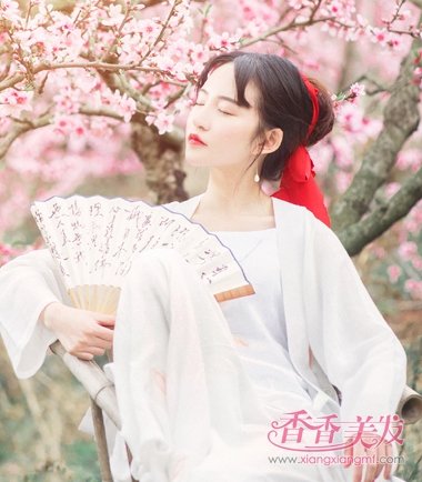 梳古装发型步骤图解 学习简单好看的发型梳发