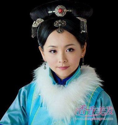 清朝发型的梳法 女生时尚简单古装发型_香香美