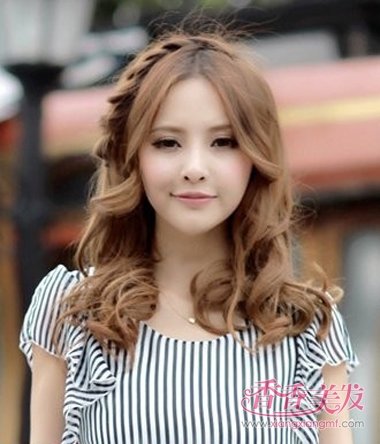 扎头发 卷发有哪几种扎法 中卷发的扎法 女生发型什么样子的最好看?