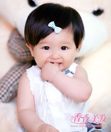 首页 流行发型 儿童发型 小宝宝短发发型图片 2岁女童短发发型  梳