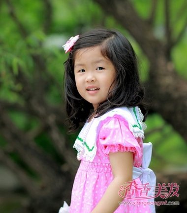 4岁女孩梳头发型 女宝宝梳头发型方法(2)_香香