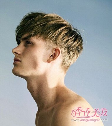 前面头发长两边短后面短什么发型 两边短发中