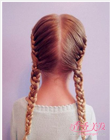 三岁小女孩简单梳头发型步骤 给小女孩梳头发