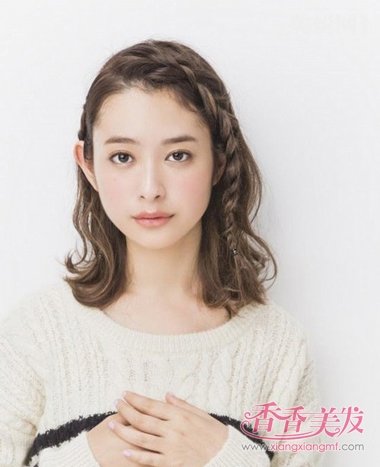 女生中短发扎辫子无 刘海造型设计
