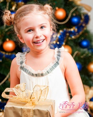 小女孩最萌发型怎样梳 怎么样梳小女孩发型