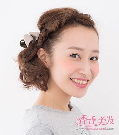 女生短额头韩版侧扎发发型
