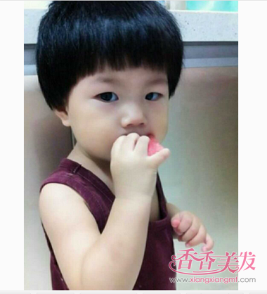 小姑娘的短发型图片 3岁女宝宝短发型(4)_香香