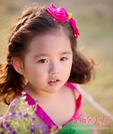 短头发刘海辫子发型扎法图解 给短头发小孩梳