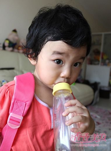 三岁女童短发发型 3岁女孩短发发型图片_香香