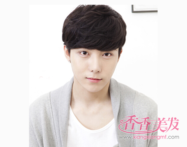 2017头发较厚重适合什么样的短发发型 阳光帅气的短发发型