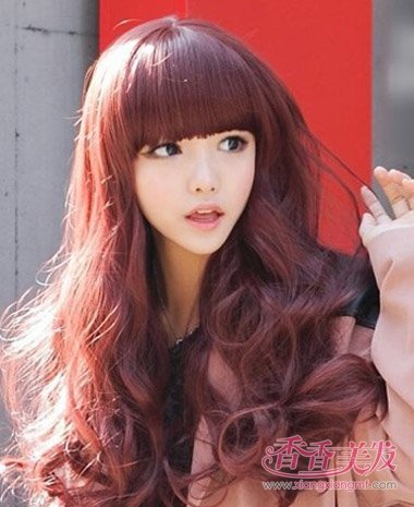 长头发冬季适合发型 中长头紫红色发型_香香美