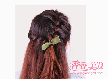 长头发侧着编辫子的发型 长头发发型编辫子图